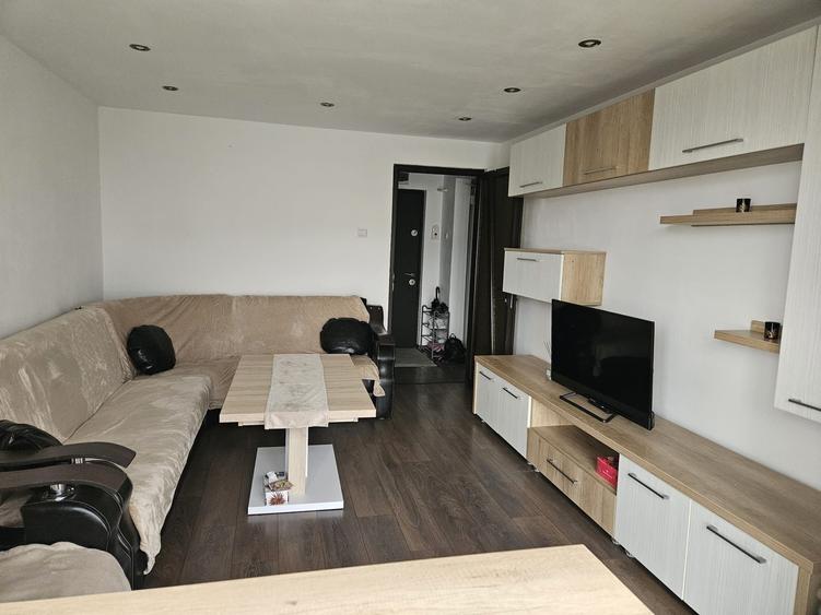 Apartament cu 2 camere decomandat în Băceni