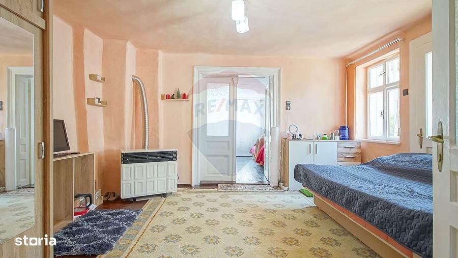 Casă cu 3 camere în Schei