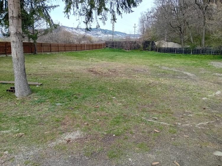 Teren Construcții intravilan de 1670 mp, în Gârcina