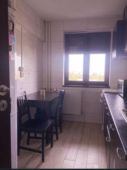 Apartament cu 3 camere în Drumul Taberei