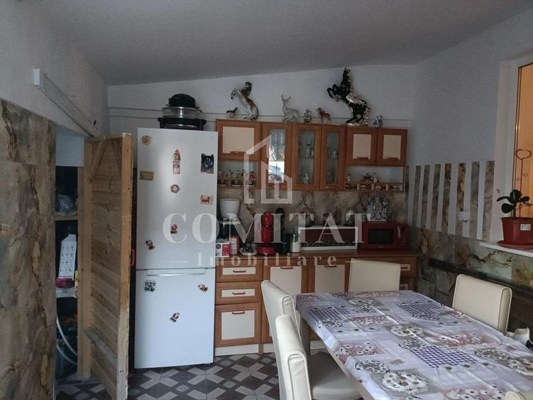 Casă individuală cu 5 camere cu Canalizare în Plopilor