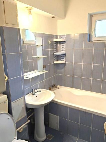 Apartament cu 4 camere semidecomandat în Micro 39