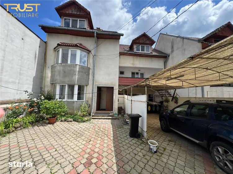 Casă cu 8 camere cu Teren 276 Mp în Zorilor