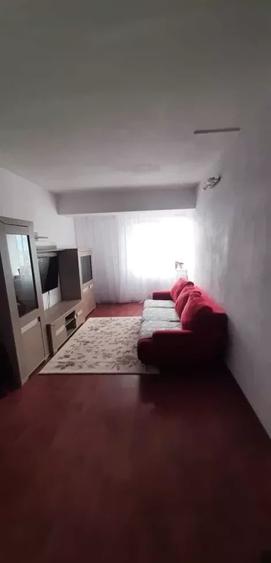 Apartament cu 3 camere decomandat, mobilat în Valea Oltului