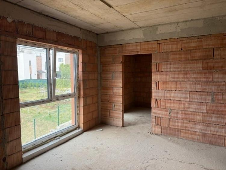 Duplex cu 4 camere cu Canalizare în Iris
