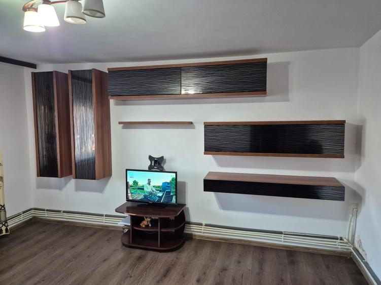 Apartament cu 3 camere decomandat în Steaua