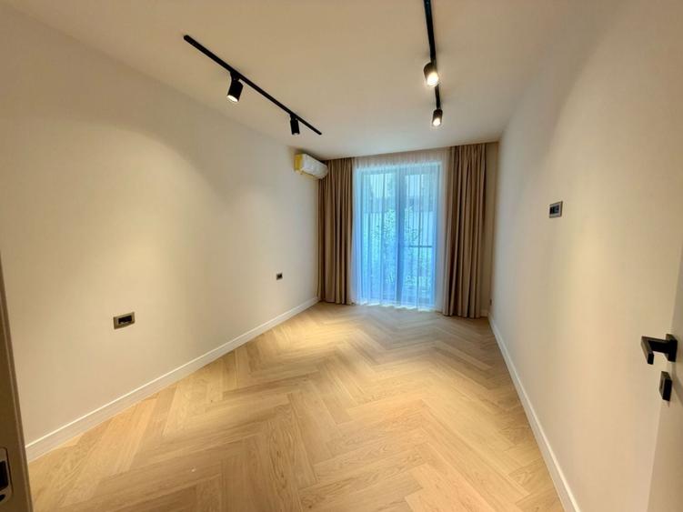 Apartament cu 4 camere, mobilat în Iancu Nicolae