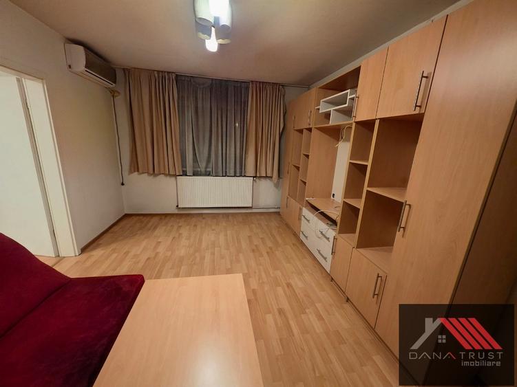Apartament cu 3 camere semidecomandat, mobilat în Circumvalațiunii