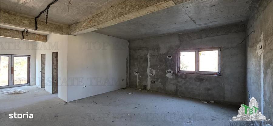 Casă cu 4 camere cu Teren 1643 Mp în Domnești