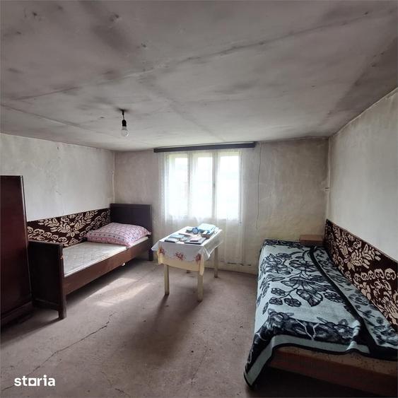 Casă cu 4 camere cu Teren 4636 Mp în Central