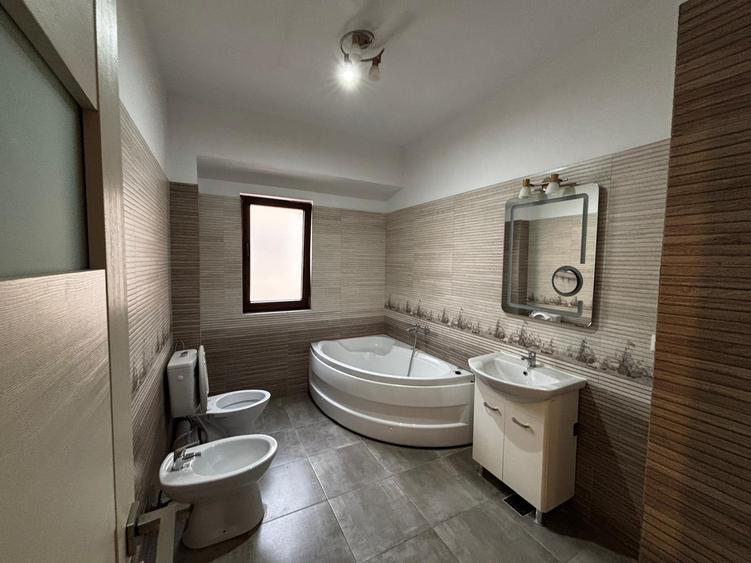 Apartament cu 3 camere decomandat, mobilat în Ostroveni