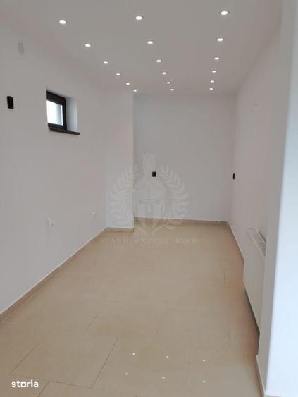 Casă cu 10 camere cu Teren 350 Mp în Central