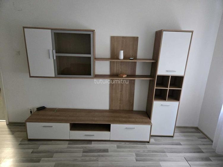 Ofer spre inchiriere apartament 3 camere, confort 1, decomandat.