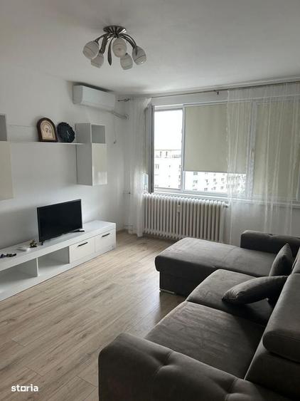 Apartament cu 3 camere semidecomandat în Colentina