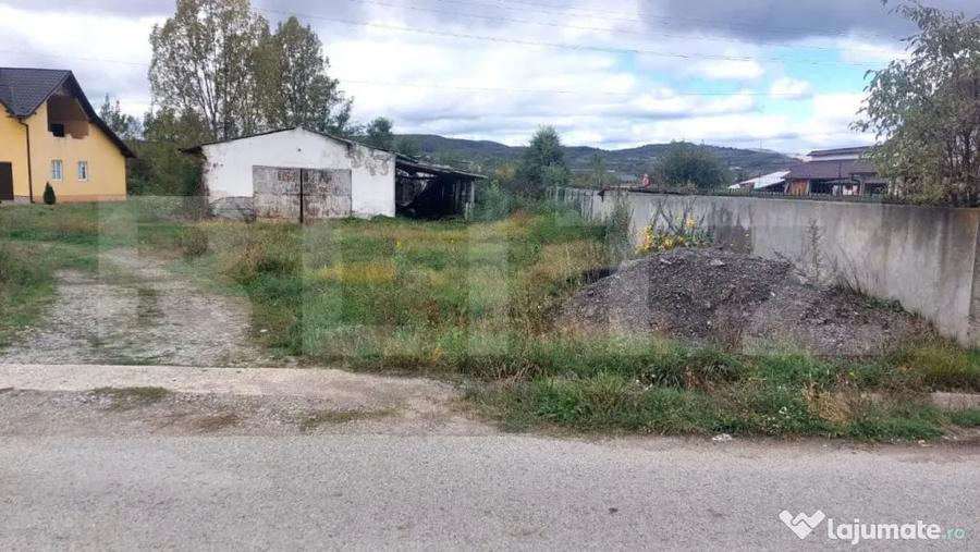 Teren de 1400 mp, în Decebal
