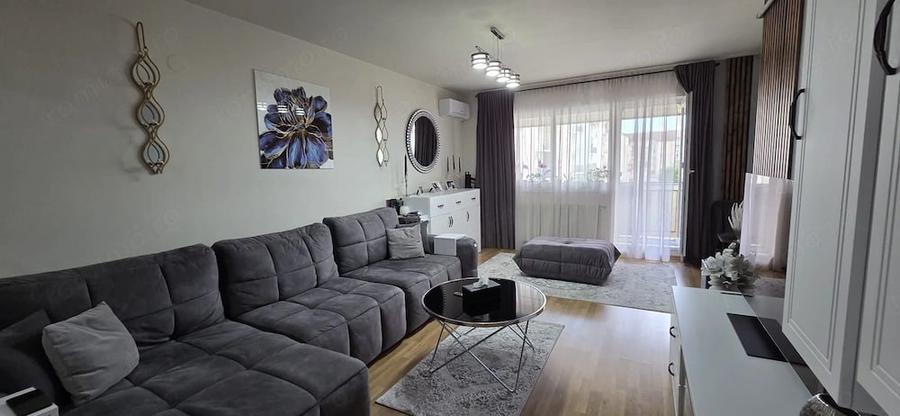 Apartament cu 3 camere decomandat în Turnișor