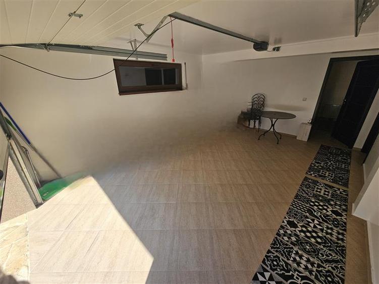 Casă cu 5 camere cu Garaj în Lețcani