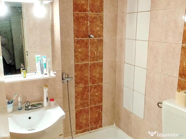 Apartament cu 4 camere decomandat în Ștrand