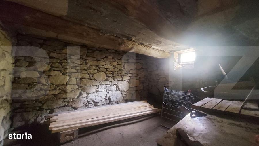 Casă cu 2 camere cu Teren 1760 Mp în Sântionlunca