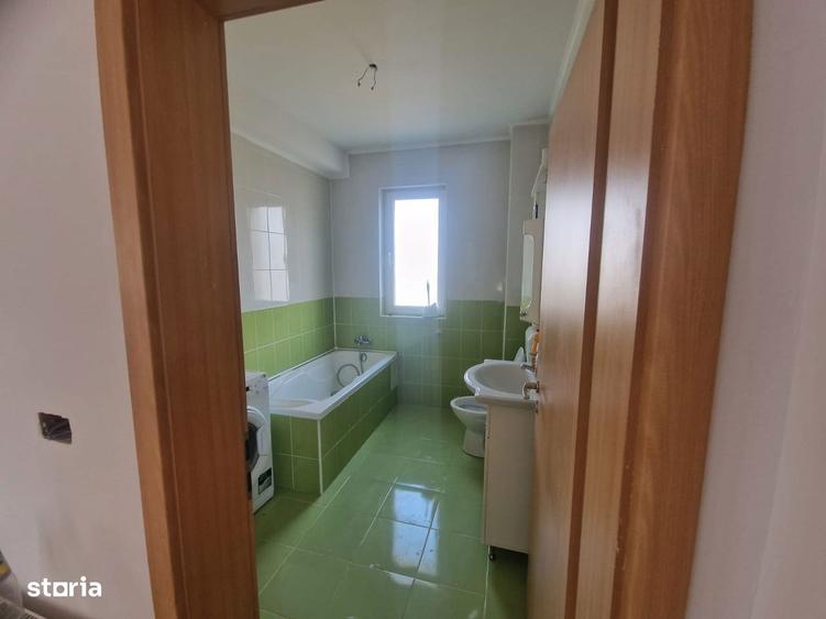 Casă cu 5 camere cu Teren 630 Mp în Dumbrăvița