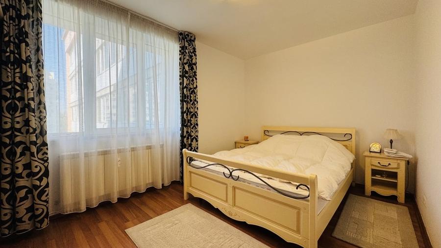 Apartament cu 3 camere semidecomandat în Obor