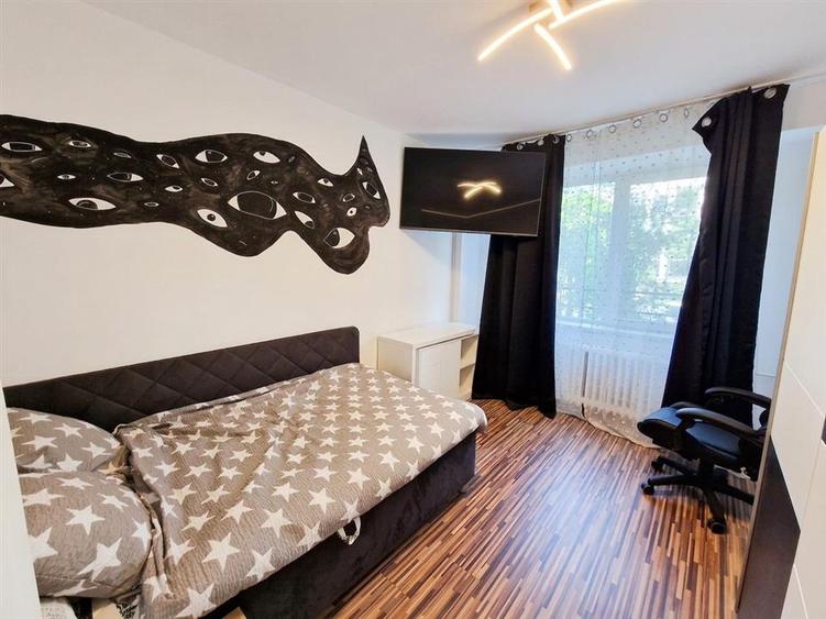 Apartament cu 3 camere semidecomandat în Cantemir