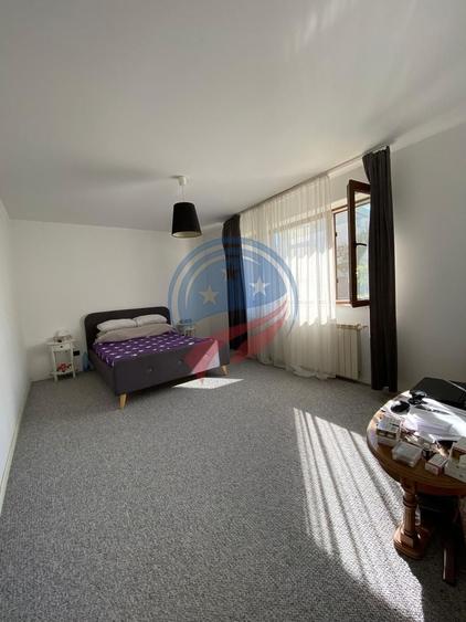 Casă individuală cu 5 camere cu Canalizare în Central