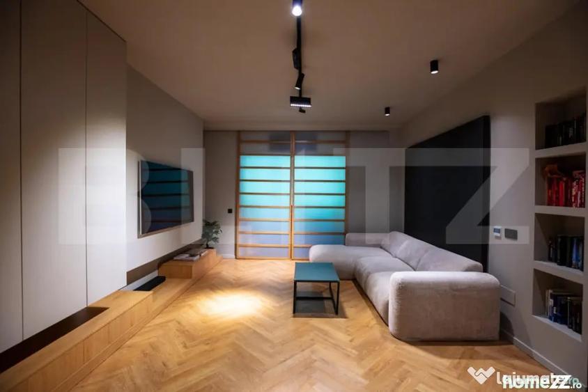 Apartament cu 4 camere decomandat în Est