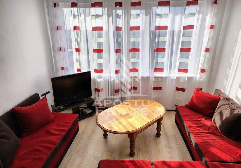 Apartament cu 3 camere semidecomandat în Circumvalațiunii