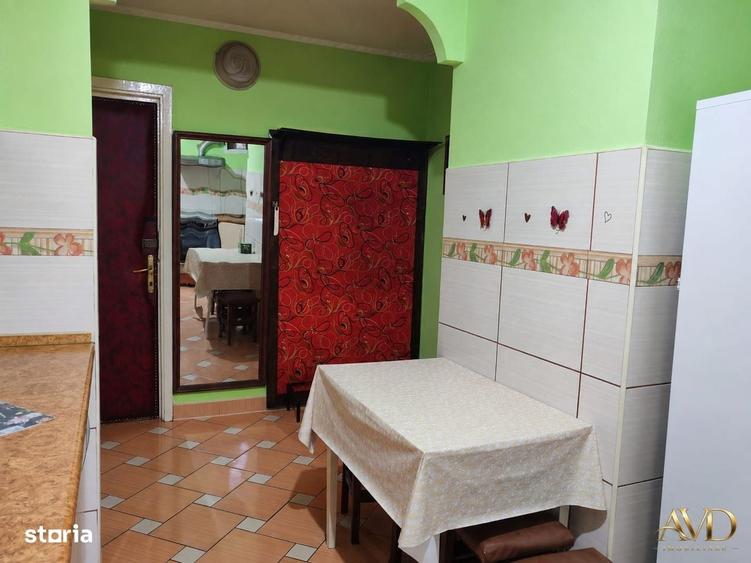 Apartament cu 3 camere semidecomandat în Astra