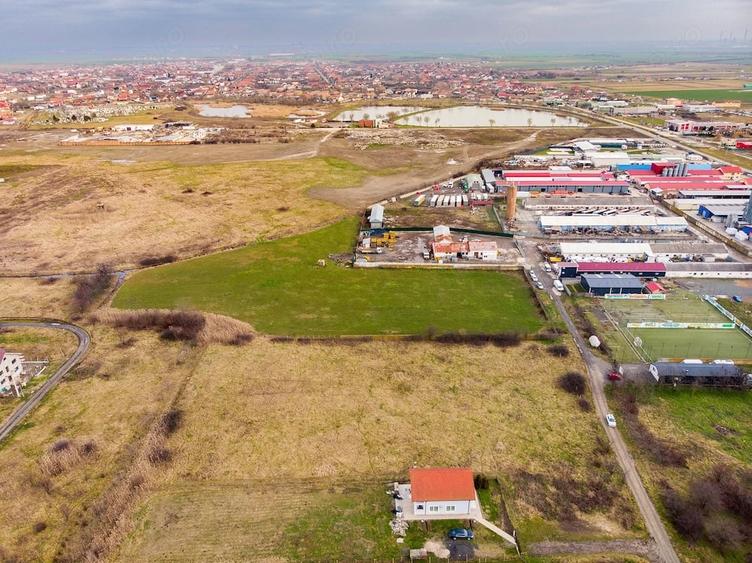 Teren de 8158 mp, în Săcălaz