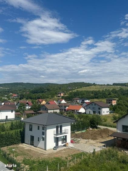 Casă cu 4 camere cu Teren 500 Mp în Central