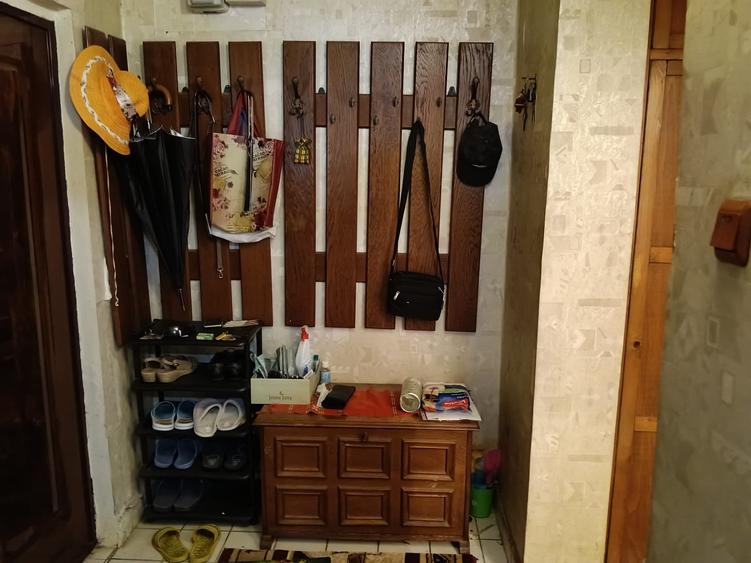 Apartament cu 3 camere decomandat în Craiovița Nouă