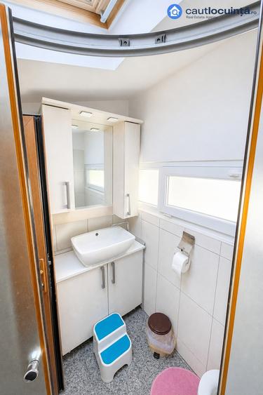 Apartament cu 3 camere semidecomandat, mobilat în Apărătorii Patriei