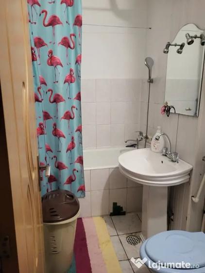 Apartament cu 3 camere semidecomandat în Crihala