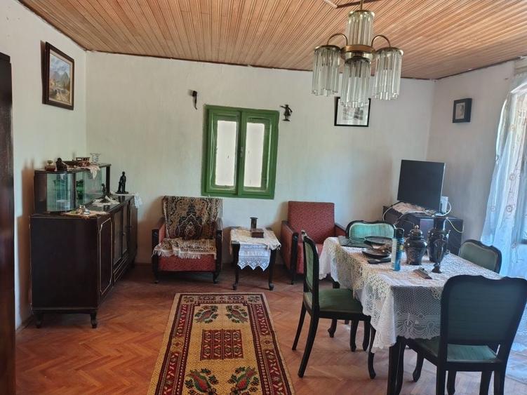 Casă cu 4 camere în Chisindia