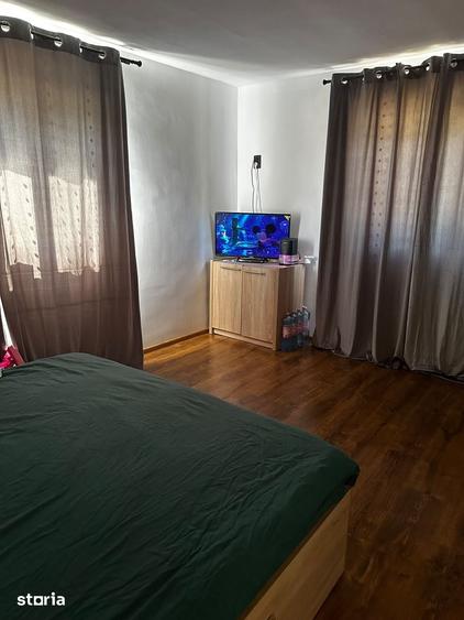 Casă cu 6 camere cu Teren 640 Mp în Davidești