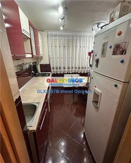 Apartament cu 4 camere decomandat, mobilat în Titan