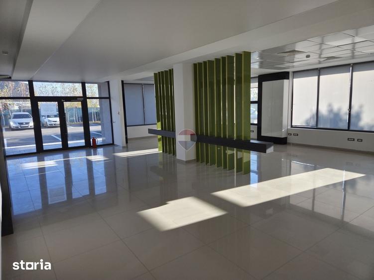 Spațiu comercial, de 600 mp, în Central