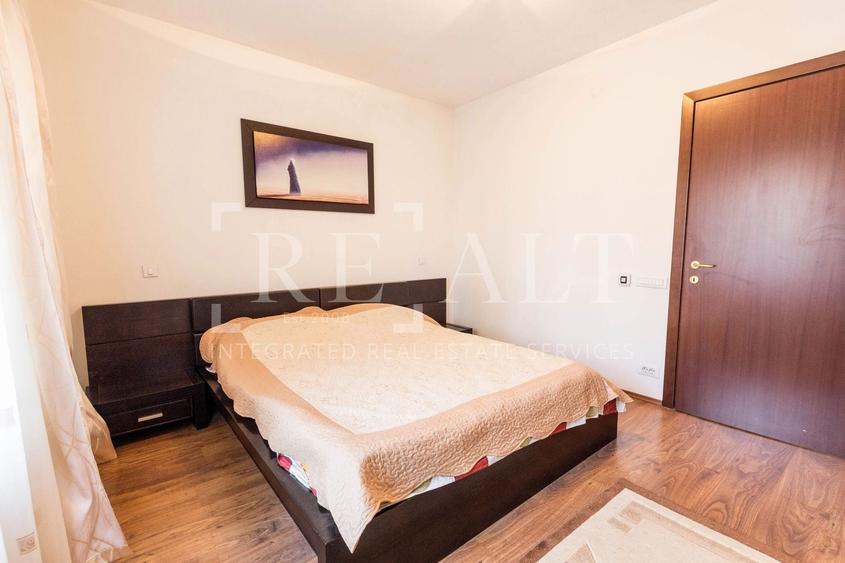 Apartament cu 3 camere semidecomandat, mobilat în Ștefan cel Mare