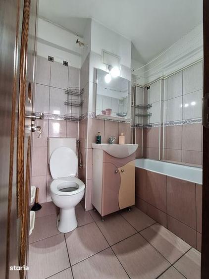 Garsonieră decomandată în