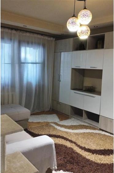 Apartament cu 3 camere semidecomandat în Lipovei