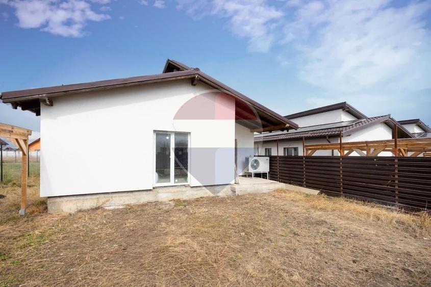 Casă individuală cu 5 camere cu Teren 486 Mp în Sânpetru