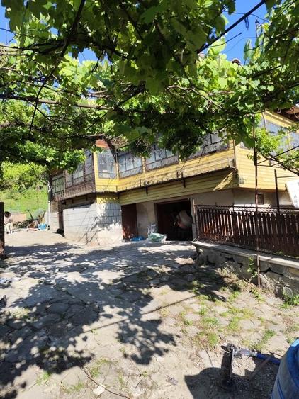 Casă cu 4 camere în Ghioșești