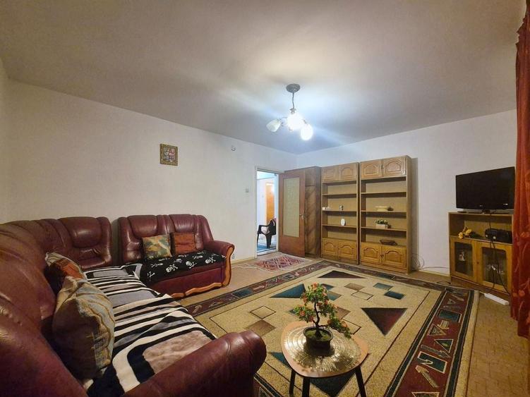 Apartament cu 3 camere decomandat în Astra