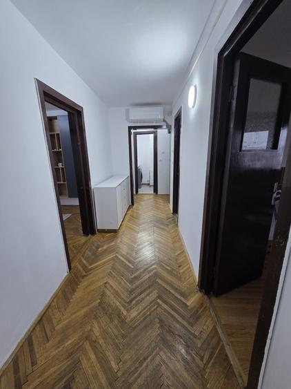 Apartament cu 4 camere decomandat în Central