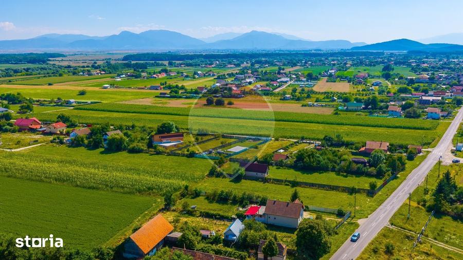 Teren de 10800 mp, în Hărman