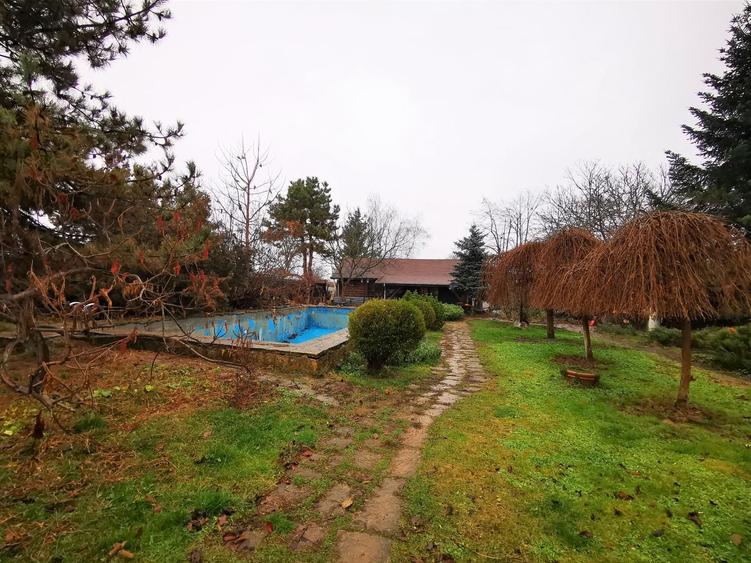 Casă individuală cu 7 camere cu Piscina în Ghermănești