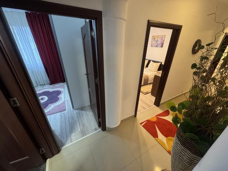 Apartament cu 3 camere decomandat, mobilat în Central
