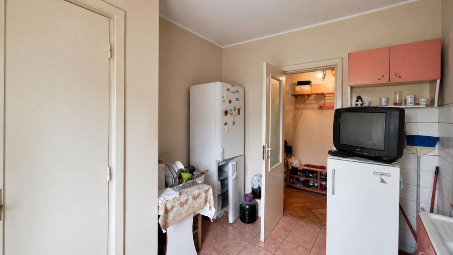 Apartament cu 2 camere semidecomandat în Girocului